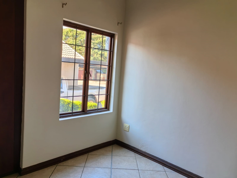 To Let 3 Bedroom Property for Rent in Waterval East North West